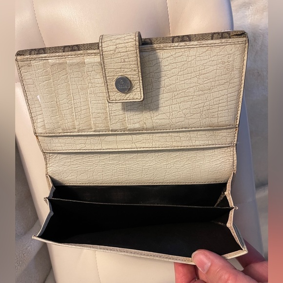 GUCCI Monogram GG Long Bifold Wallet - Picture 4 of 9